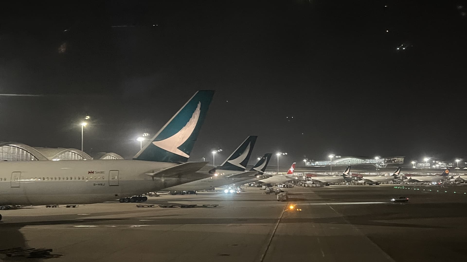 Cathay Pacific Planes at HKIA / Matthew H.